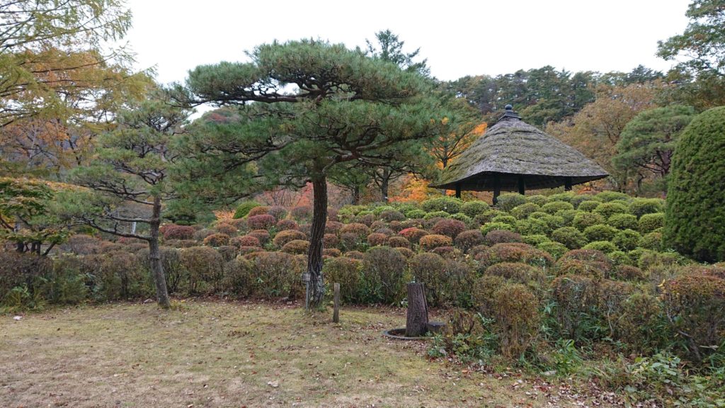 中央広場とあずまや